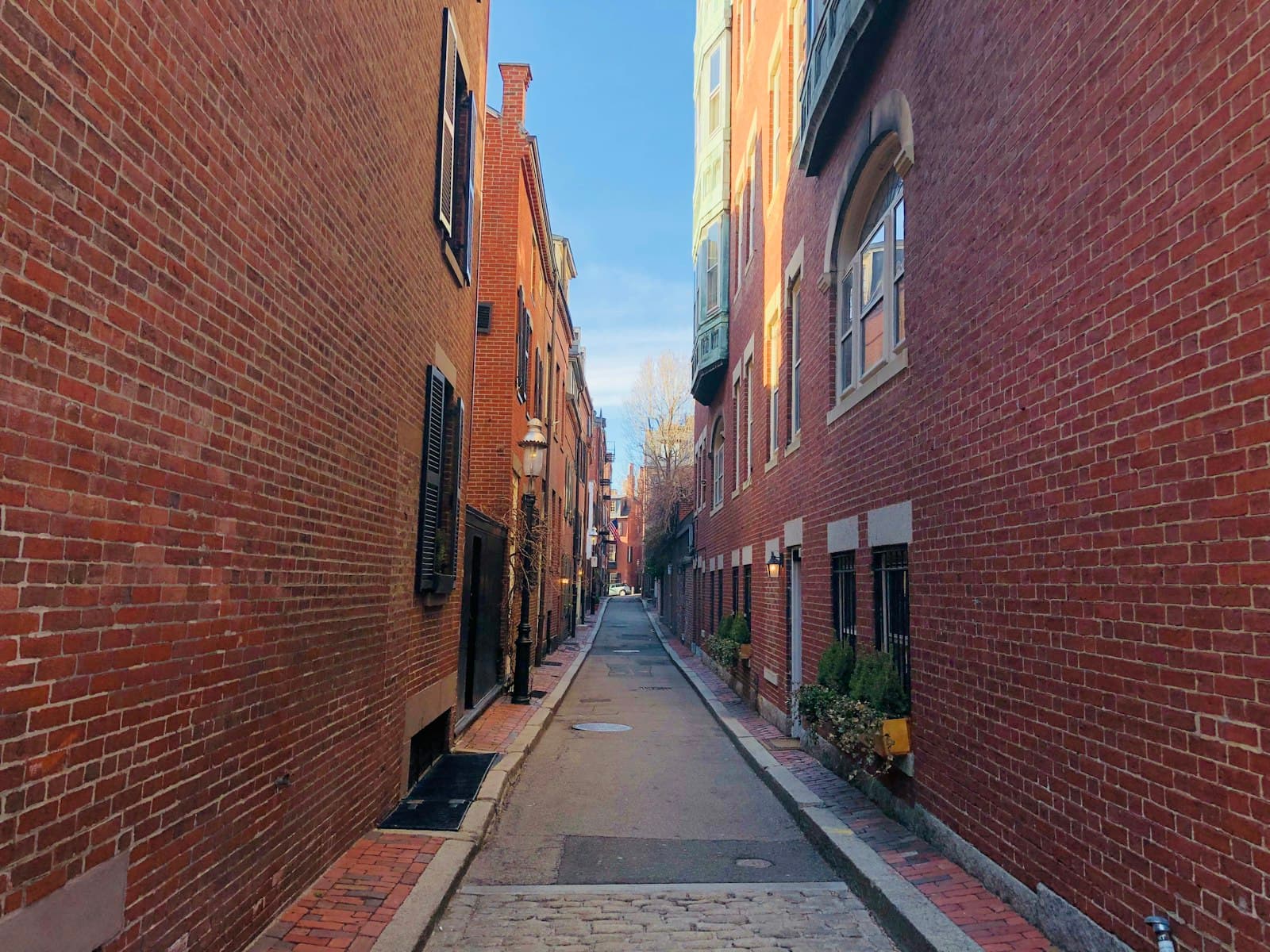 A narrow brick street on Beacon Hill, Boston